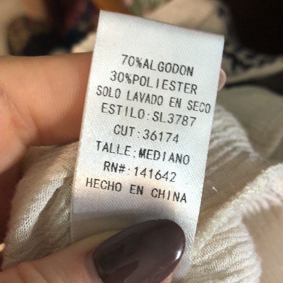 She + Sky Cold Shoulder Top Embroidered Size Medium Boho - Picture 9 of 10